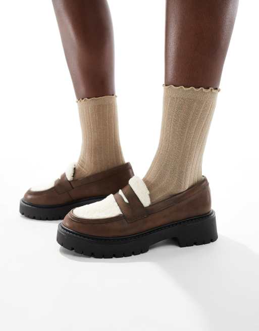 London Rebel Wide Fit - Olivia - Brune chunky loafers med kontrasterende teddy-detalje