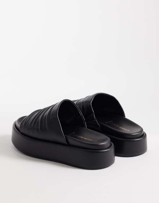 London Rebel Wide Fit - Sorte flatform-sliders , 2 af 4