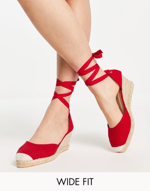 Red tie up online wedges