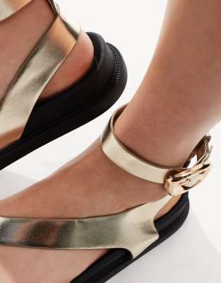 London Rebel Wide Fit Toe Loop Sandals In Gold