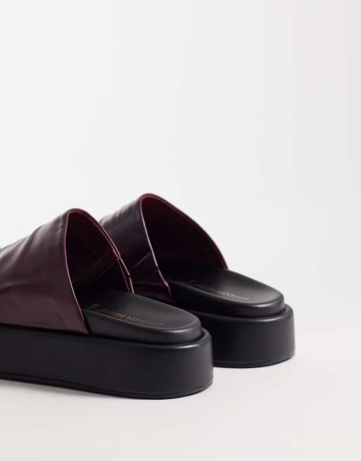 London Rebel Wide Fit – Vinröda flatform-tofflor, 4 av 4