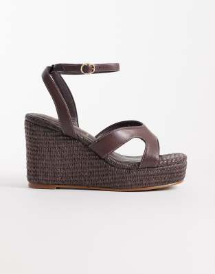  Yara wedge heeled sandal in choc
