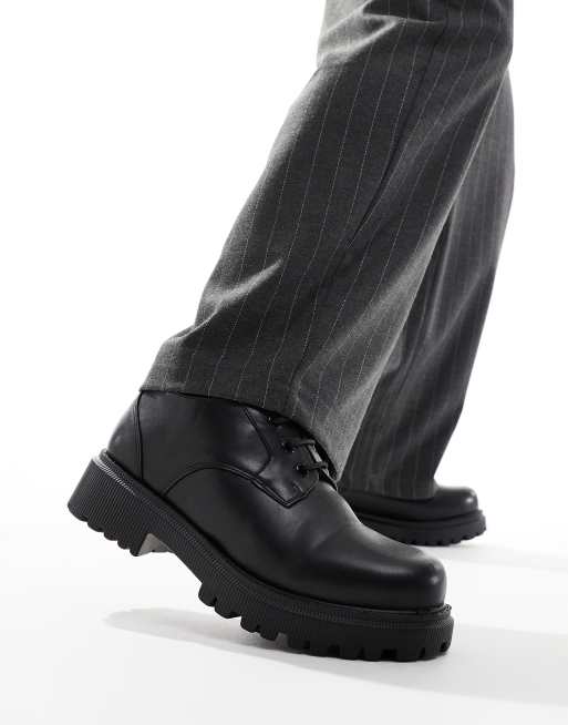 London Rebel X - Veterschoenen met dikke zool met profiel en brede pasvorm in matzwart