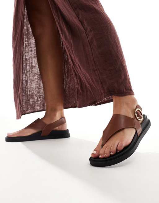 London Rebel – Zehenstegsandalen in Hellbraun mit Fußbett