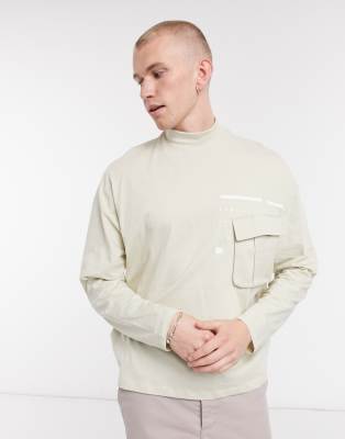 фото Лонгслив в стиле oversized с высоким воротником и карманом в утилитарном стиле asos unrvlld spply-neutral asos unrvlld supply