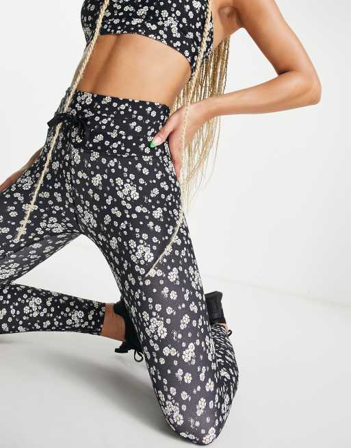 Lorna Jane full length leggings in daisy print