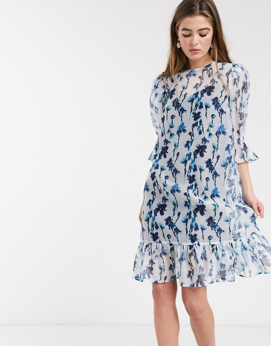 Lost Ink – Blommig smockklänning i midilängd med vida ärmar och peplumfåll-Blå