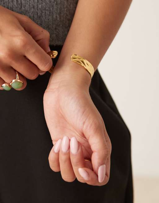 Lost Souls – 18k guldpläterat manschettarmband i hamrat, rostfritt stål, 3 av 3