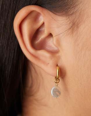 Lost Souls - Bauchige Creolen mit 18-Karat-Vergoldung und Schmuckperle-Goldfarben