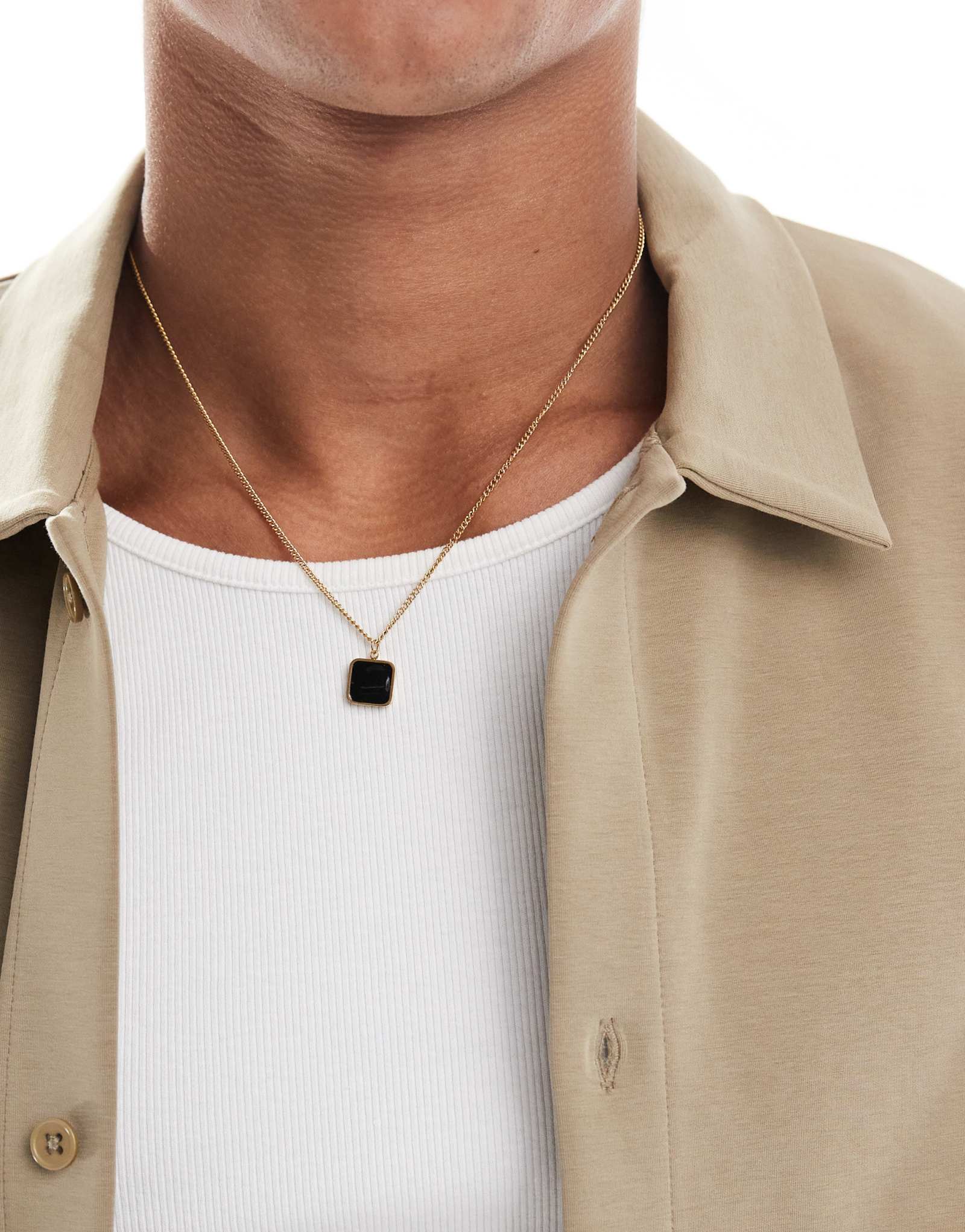 Ожерелье с подвеской из черной смолы 