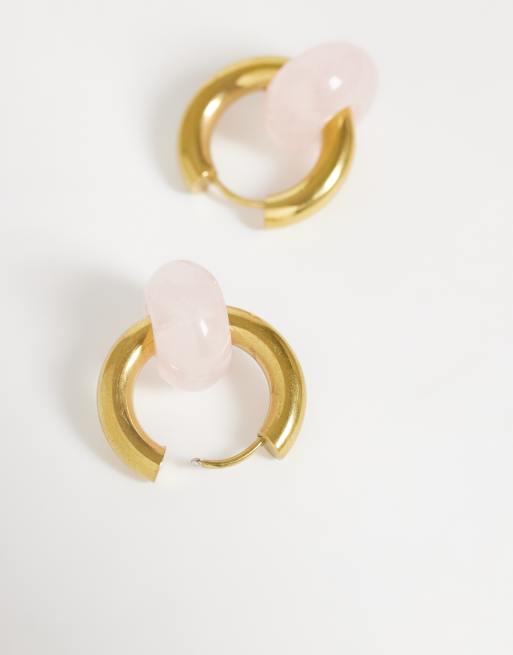 Lost Souls chunky hoop-øreringe med pink stenvedhæng i 18k guldbelagt rustfrit stål, 3 af 4