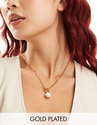 Lost Souls - Collana in acciaio inossidabile placcata oro 18 kt con ciondolo a T e perla