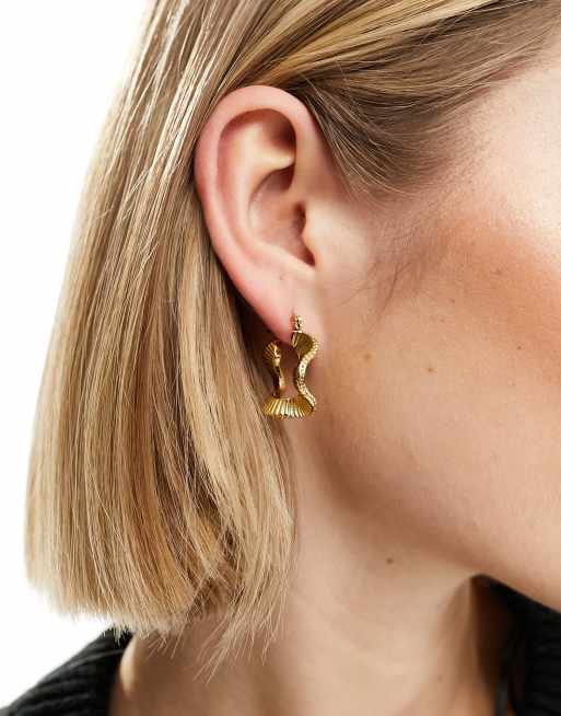 Lost Souls – Creolen aus Edelstahl in Goldoptik mit welligem Design