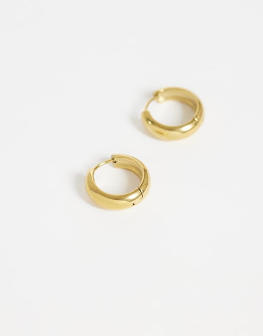 Lost Souls essential huggie-hoopsörhängen i 18k guldpläterat rostfritt stål, 3 av 4
