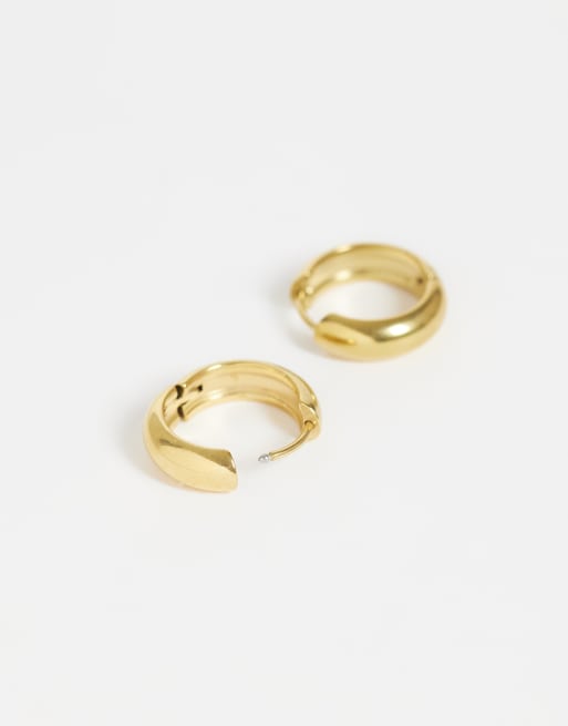 Lost Souls essential huggie-hoopsörhängen i 18k guldpläterat rostfritt stål, 4 av 4
