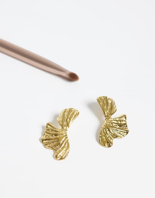 Lost Souls flower stud earrings in 18k gold plated stainless steel, 2 of 4