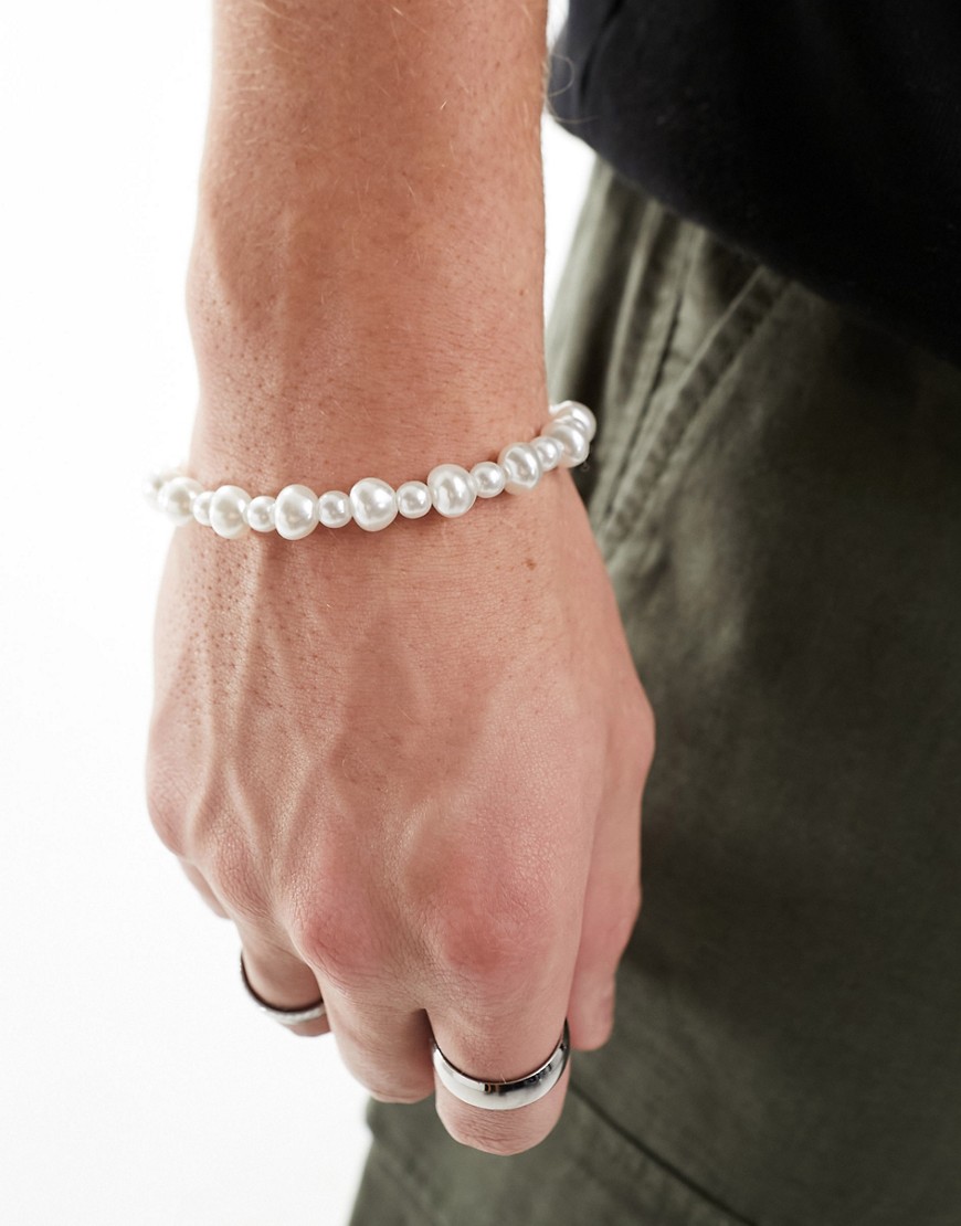 Lost Souls hook fastening pearl bracelet in white