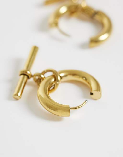 Lost Souls huggie-creoler med T-barberlock i 18k guldförgylld rostfritt stål, 4 av 5