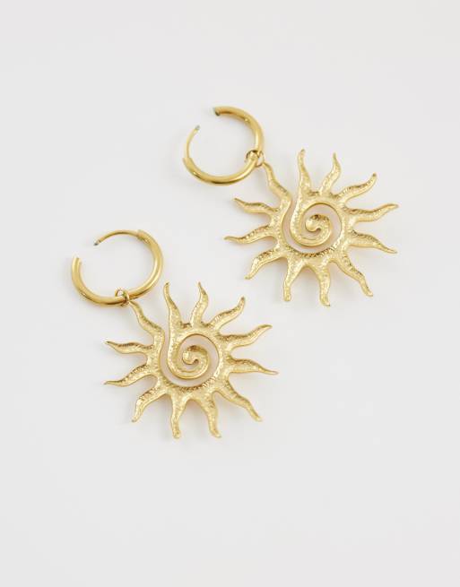 Lost Souls - Pendientes de aro con charms de sol de acero inoxidable chapado en oro de 18 quilates, 4 de 4