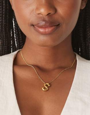 S letter necklace in 18kt gold plated stainless steel