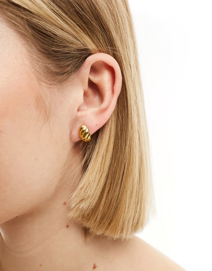 stainless steel wavy mini studs in gold