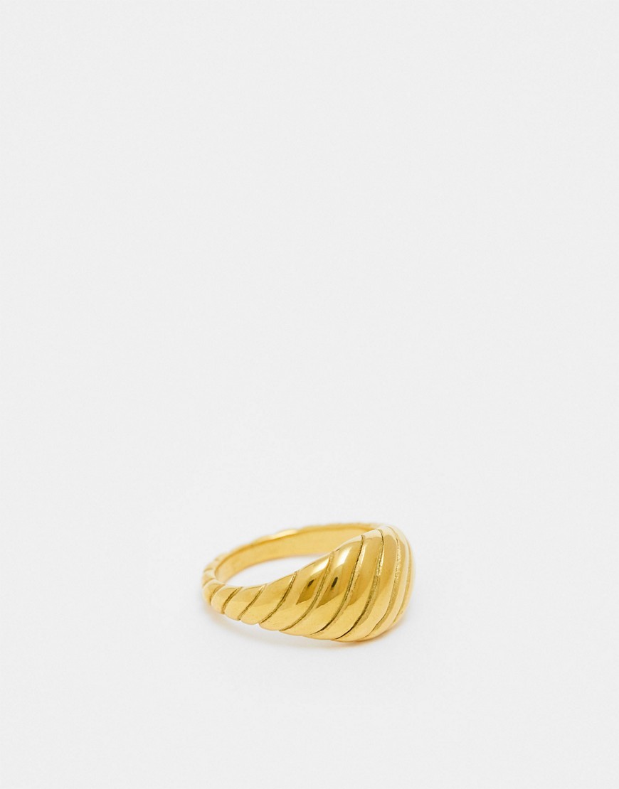 stainless steel wavy ring in gold