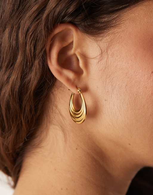 Lost Souls textured curved hoop earrings in 18kt gold plated stainless steel