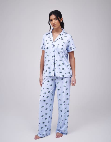 Loungeable - Blueberry - Pigiama super morbido a maniche corte con rever blu con stampa - view 1