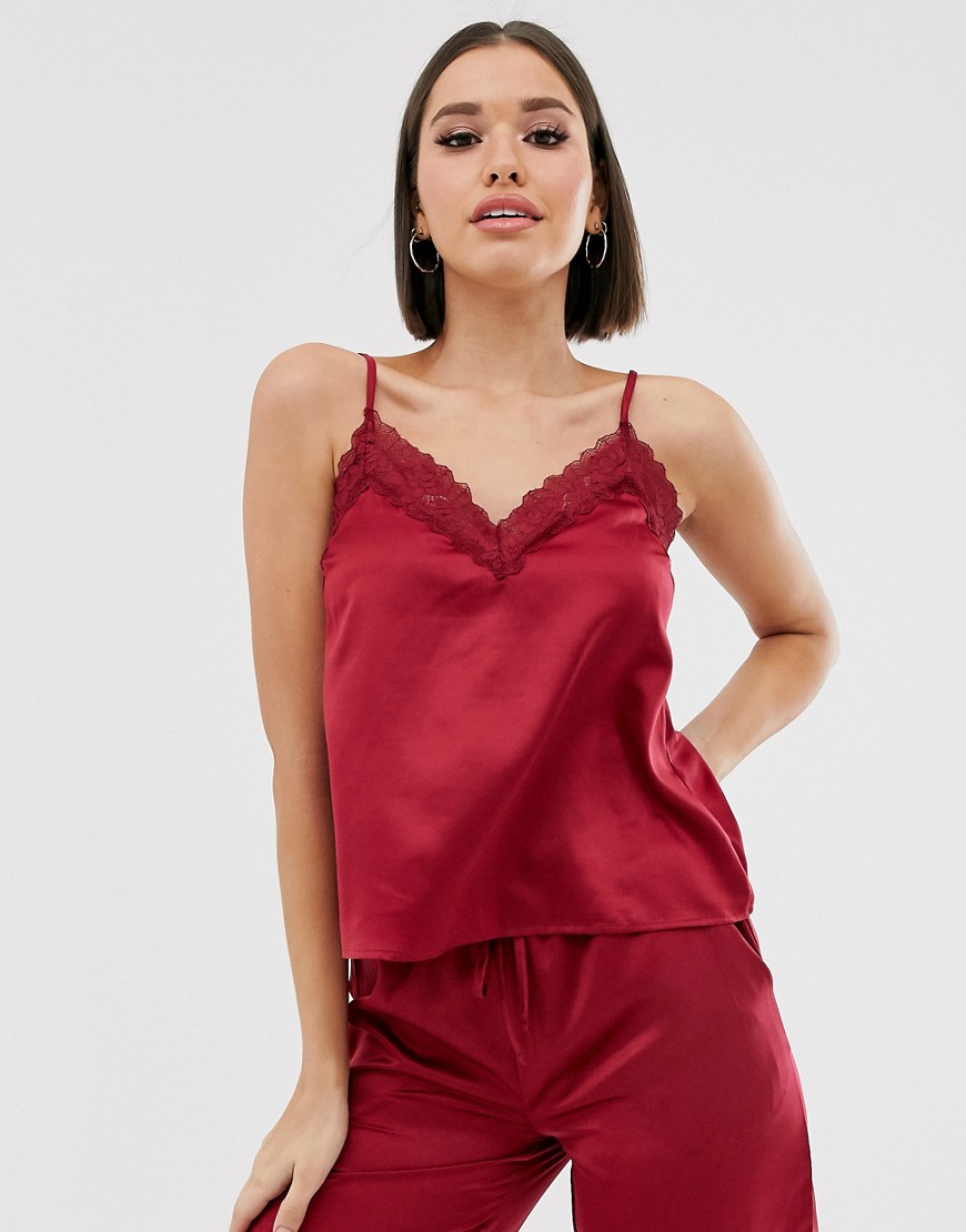 Loungeable - Bordeauxfarvet pyjamas-camitop i satin med blondekant-Rød