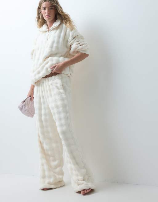 Loungeable bubble zip neck snuggle top and wide leg trouser co-ord set in cream, 3 of 4