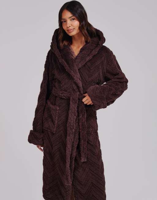 Loungeable Chevron luxury plush fleece midi hooded dressing gown in brown, 4 of 5