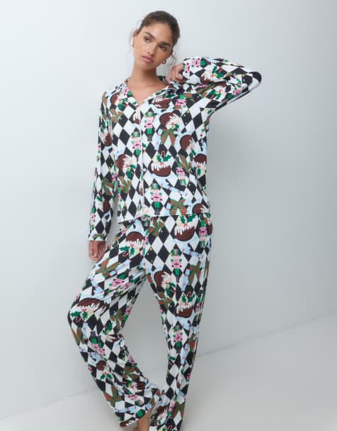 Loungeable Christmas overhemd met reverkraag en knoopsluiting en broek pyjamaset in monochrome notenkrakerruit - view 1