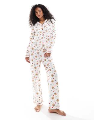 Loungeable - Christmas - Pyjamaset aus Jersey in Cremeweiß mit weihnachtlichem Rentierprint