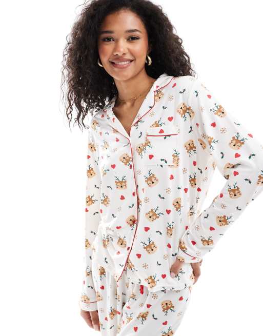 Loungeable – Christmas – Pyjamaset aus Jersey in Cremeweiß mit weihnachtlichem Rentierprint , 2 von 4