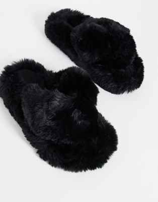 Loungeable chunky fluffy cross over slipper in black
