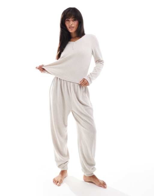 Loungeable - Completo con top serafino e joggers color avena a coste spazzolato