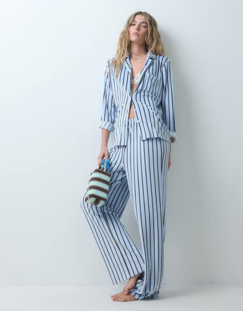 Loungeable - conjunto de pijama de camisa y pantalón abotonado de terciopelo suave a rayas azules - view 1