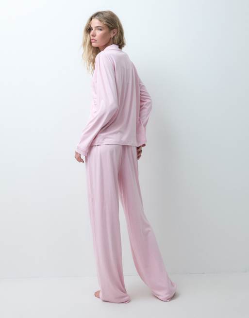 Loungeable conjunto de pijama de punto supersuave con top de cuello abierto y pernera ancha en rosa, 4 de 4