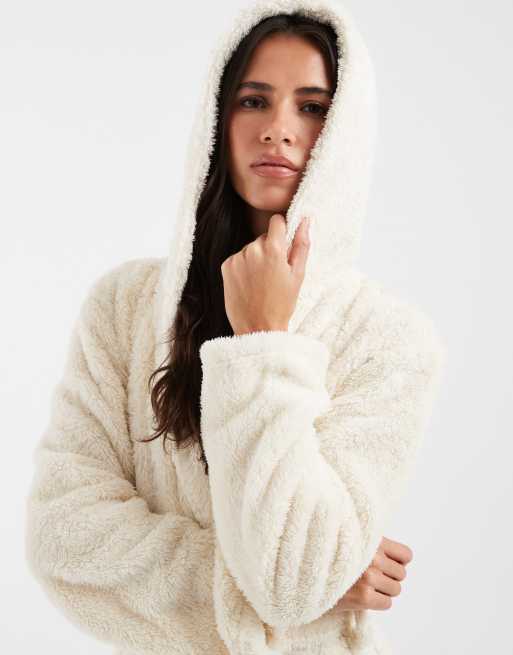 Loungeable cozy sherpa hooded maxi robe in marshmallow, 4 of 4