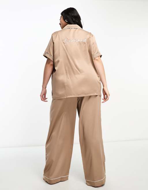 Loungeable Curve - Pigiama da damigella con camicia a maniche corte con rever e pantaloni color talpa