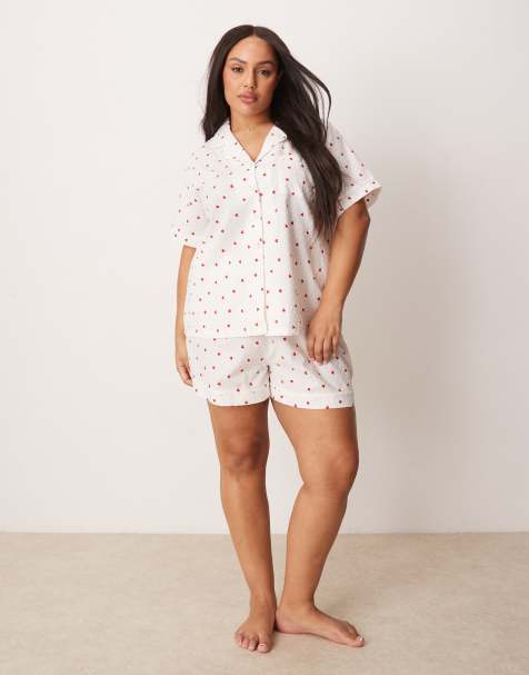 Loungeable Curve - Pyjamaset van dobbystof met overhemd met korte mouwen en short met hartjesprint in ivoorwit - view 1
