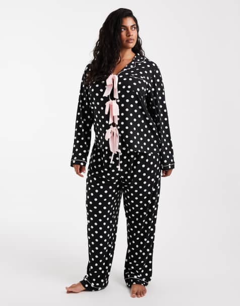 Loungeable Curve pyjamassæt med skjorte med revers og bindebånd foran samt bukser i polkaprikket print - view 1