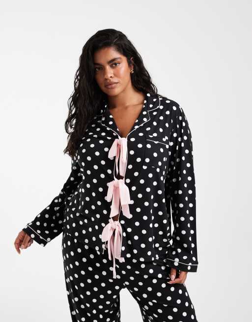 Loungeable Curve pyjamassæt med skjorte med revers og bindebånd foran samt bukser i polkaprikket print, 2 af 4