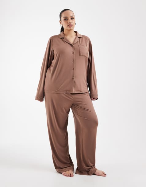 Loungeable Curve super blød jersey-sæt med revers og brede pyjamasbukser med kontrastkant i mocha - view 1