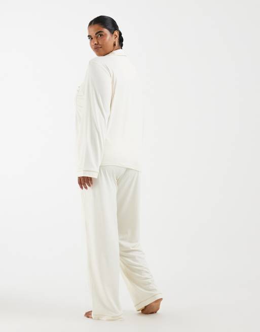Loungeable Curve supermjuk jersey-set med pyjamatopp med slag och vida ben samt passpoal i marshmallow, 3 av 4