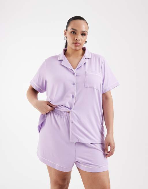 Loungeable Curve superzachte jersey set met revers-top en short in lila, 3 van 4