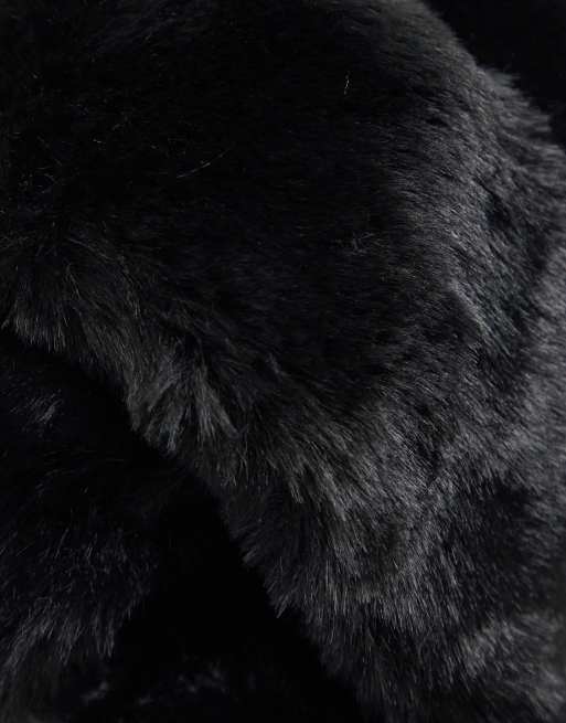 Loungeable – Czarne puszyste kapcie ze skrzyżowanymi paskami, 3 z 4