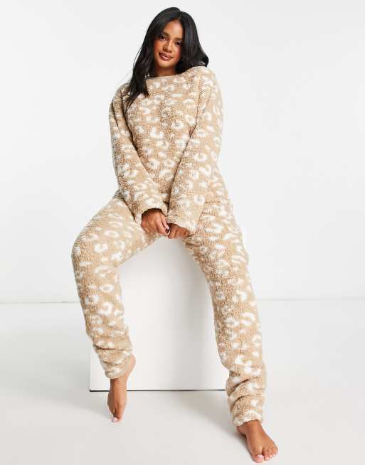 Loungeable – Djurmönstrad pyjamas i ullimitation, 4 av 4