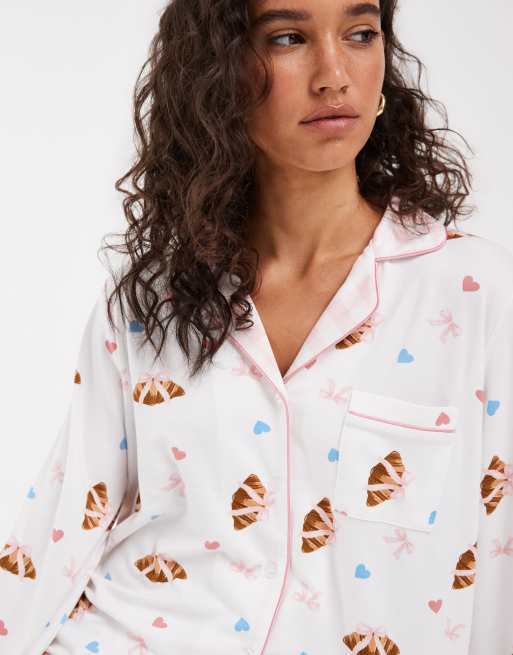 Loungeable ensemble pyjama chemise boutonnée à col tailleur et pantalon imprimé croissants et nœuds, 3 de 4