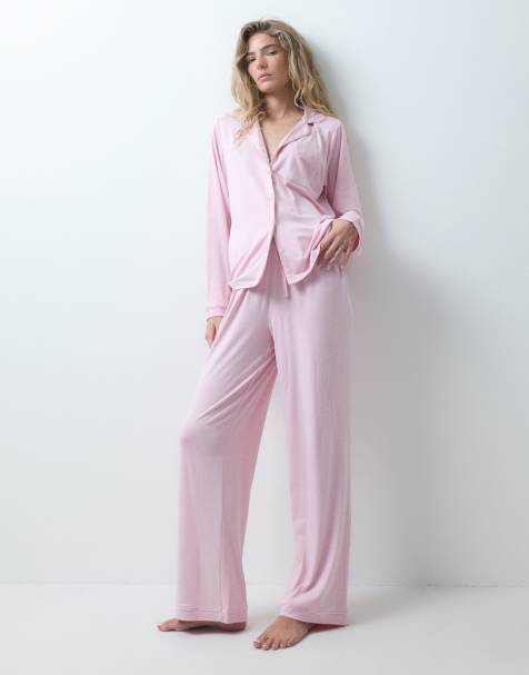 Loungeable ensemble pyjama en jersey ultra doux avec haut à col tailleur et pantalon large rose - view 1